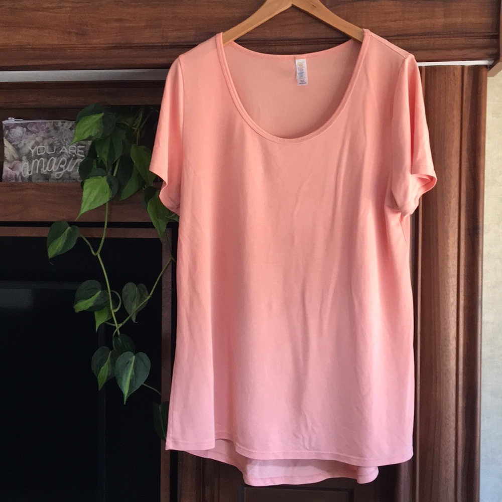 LuLaRoe classic Tee